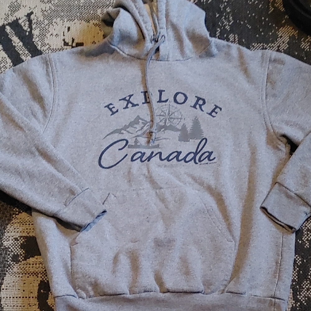 Explore Canada Gray Hoodie Sz Med